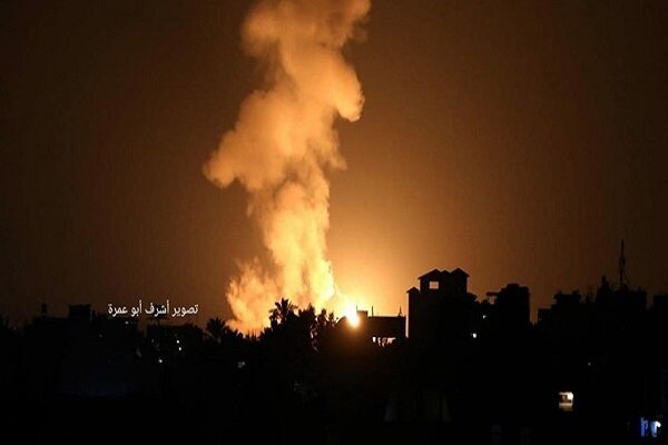 Zionists launch large-scale airstrike on Gaza Strip