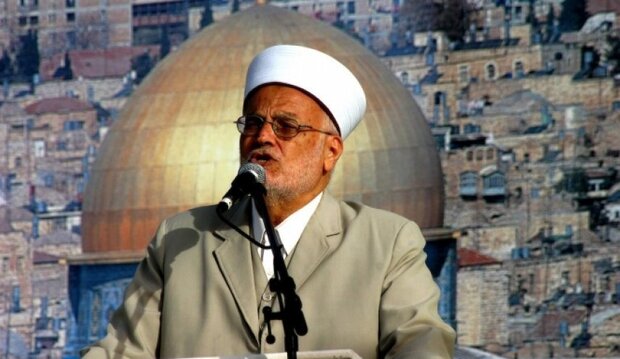 الشيخ عكرمة صبري يدعو لهبّة إسلامية تنقذ المسجد الأقصى من محنته