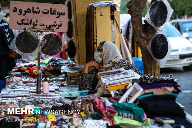 زنان دستفروش در شهر ساری