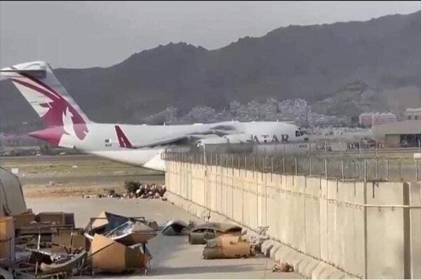اولین هواپیما در فرودگاه کابل پس از کنترل طالبان، فرود آمد