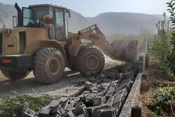 تخریب ساخت‌وسازهای غیرمجاز در اراضی کشاورزی و باغی شهرستان سامان