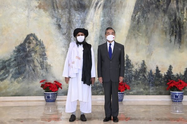 وزیر خارجه چین از کمک ۳۱ میلیون دلاری پکن به افغانستان خبر داد