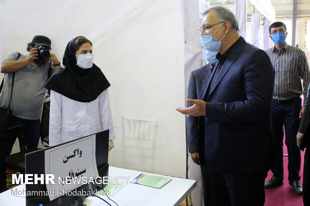 Tehran mayor opens vaccination center of Goftegoo Park
