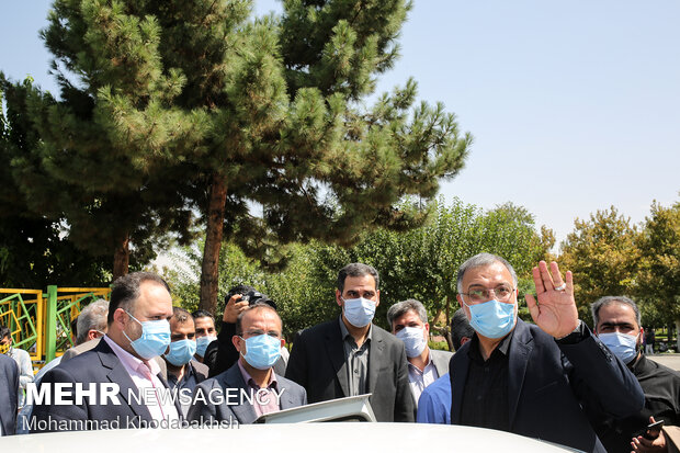 Tahran'da yeni bir COVID-19 aşı merkezi açıldı