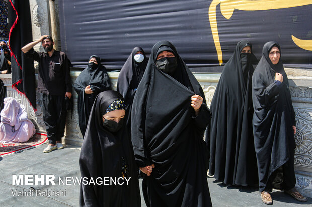 People in Qom hold mourning ceremony of fourth Shia Imam