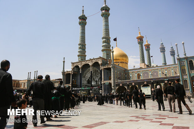 People in Qom hold mourning ceremony of fourth Shia Imam