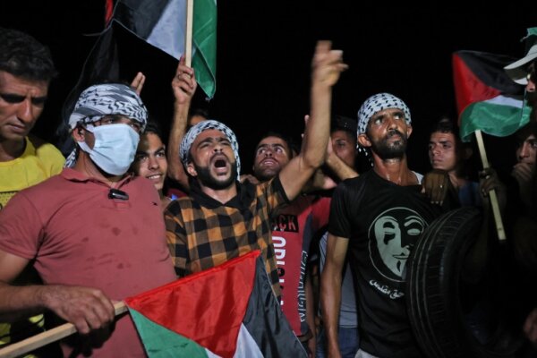 تظاهرات جوانان فلسطینی در جنوب نابلس در حمایت از اسرای فلسطینی