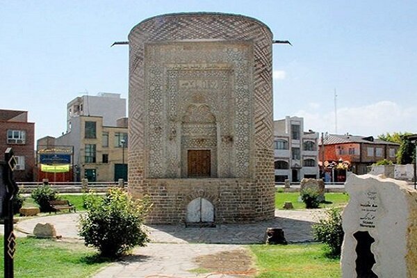 Urmiye'deki 'Se Gonbed' kulesi