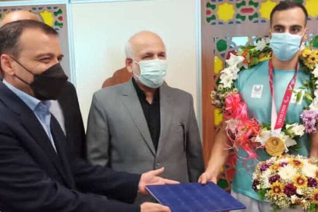 مراسم استقبال از قهرمان پارالمپیک در بوشهر برگزار شد مراسم استقبال از قهرمان پارالمپیک در بوشهر برگزار شد