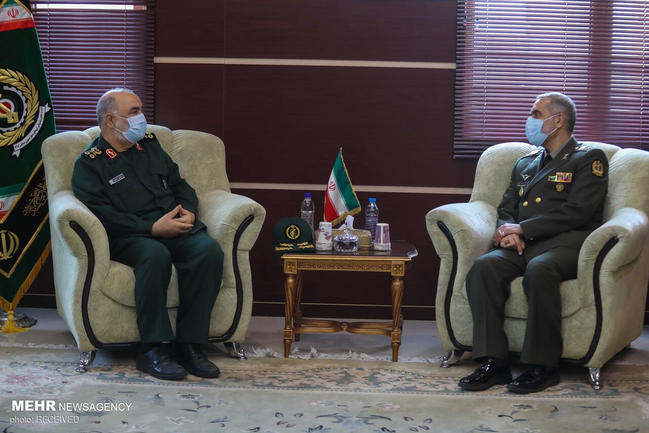ایرانی سپاہ کے اعلی کمانڈروں کی وزیر دفاع سے ملاقات