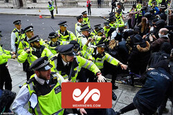 درگیری گروه های ضدمهاجرتی با پلیس لندن