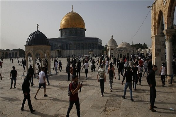 Zionist settlers raid Al-Aqsa Mosque in occupied lands