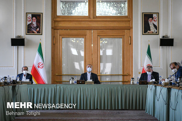 دیدار وزیر امور خارجه با اعضای اتاق بازرگانی ایران