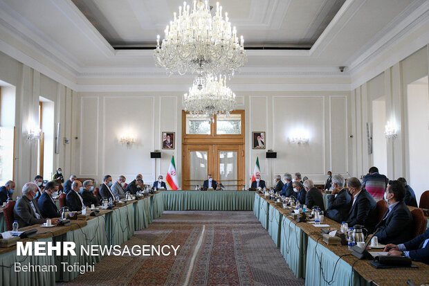 دیدار وزیر امور خارجه با اعضای اتاق بازرگانی ایران