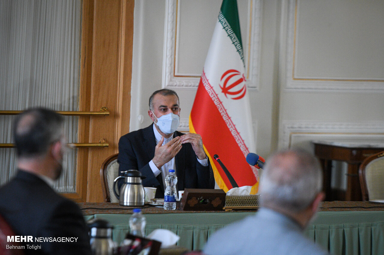 ایرانی وزیر خارجہ  کی ایرانی چیمبر آف کامرس کے ارکان سے ملاقات