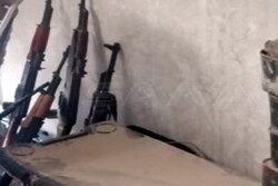 افراد مسلح سلاح خود را در «درعا البلد» به ارتش سوریه تحویل دادند