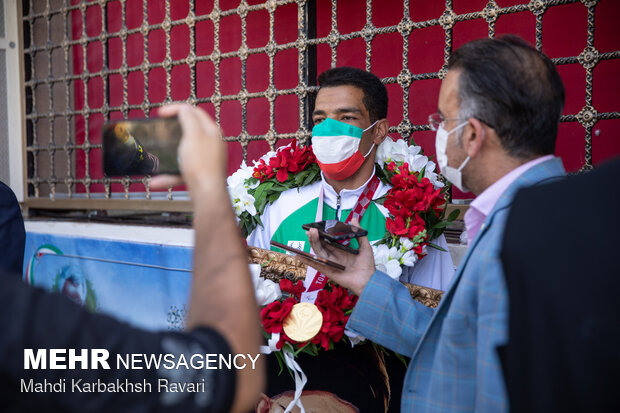 حضور سعید افروز، قهرمان پارالمپیک توکیو، در جوار مزار حاج قاسم
