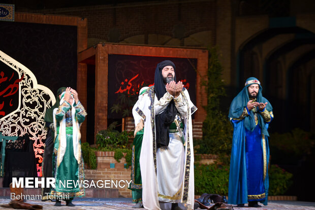 Ta'zieh performance underway in Hozeh Honari