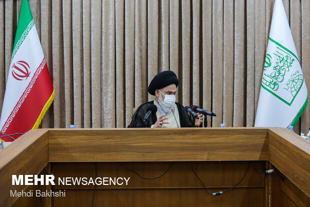 دیدار وزیر فرهنگ و ارشاد اسلامی با مراجع و علمای قم