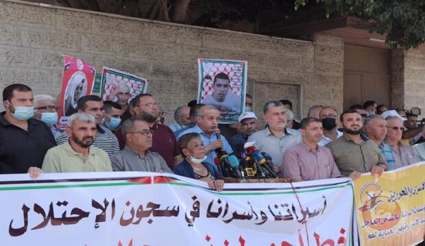 سنحرق كل من يقترب من اسرانا او يهدد حياتهم