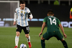Messi breaks Pele's international goal scoring record