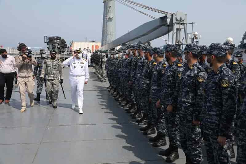 فرمانده نیروی دریایی ارتش با کارکنان ناوگروه ۷۵ دیدار کرد