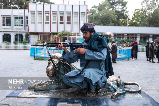 يكى از نيروهاى طالبان در شهر کابل