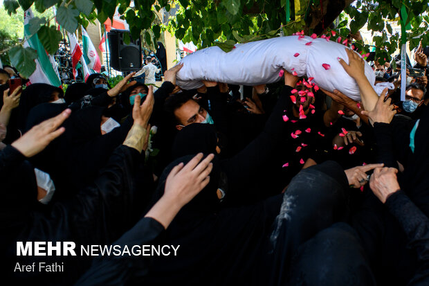 پیکر شهید اینانلو در کرج به خاک سپرده شد