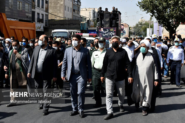 حضور گسترده  مردم در  مراسم تشییع پیکر شهید مدافع حرم «مرتضی کریمی»