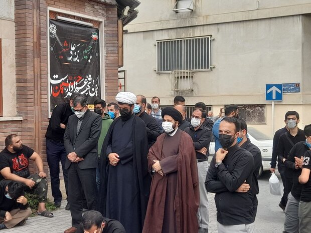 عزاداری خودجوش مردمی در مقابل شورای شهر گرگان برگزار شد