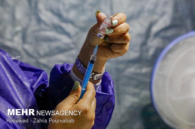 مردم شادگان برای تزریق واکسن یادآور به مراکز درمانی مراجعه کنند