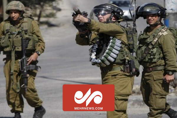 VIDEO: Israeli forces open fire on a young Palestinian 