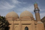 چه عاملی سلمان را از صحابی معمولی به خویشاوند خاندان رسالت ارتقا داد؟