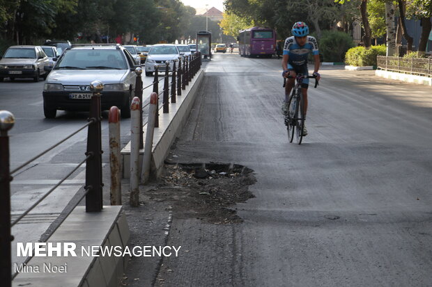 حرکت لاک پشتی آسفالت ریزی در تبریز/ بیشتر پروژهها به خواب رفت