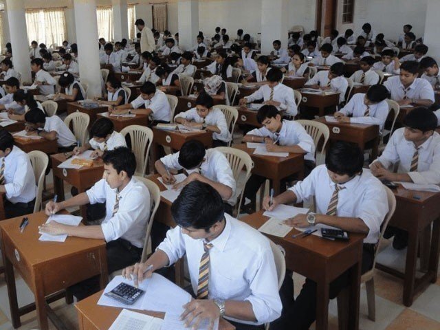 پاکستانی حکومت کا دسویں اور بارہویں کلاس کے تمام طلبا کو پاس کرنے کا فیصلہ