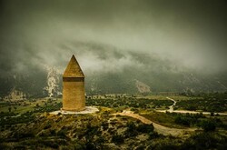 عملیات مرمت «برج رادکان» کردکوی با حساسیت بالا در حال اجرا است