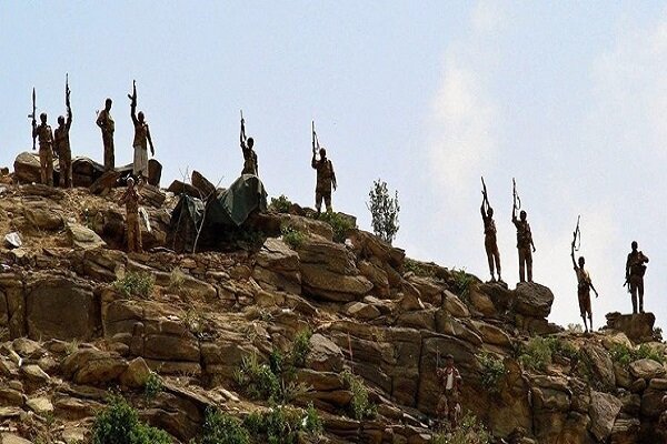 تسلط ارتش و کمیته های مردمی یمن بر مرکز ناحیه الصومعه در البیضاء