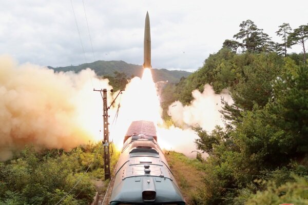 کره شمالی: موشک ها را از روی قطار پرتاب کردیم