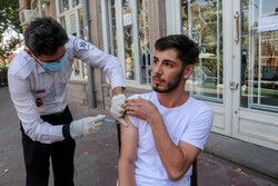واکسیناسیون افراد بالای ۱۸ سال در شهرستان اردستان