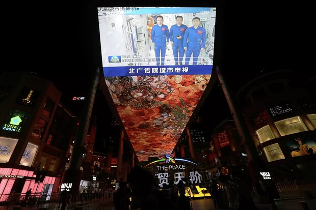 فضانوردان چینی به زمین بازگشتند