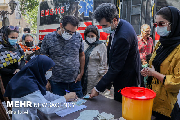واکسیناسیون سیار در روز ملی اورژانس در تبریز