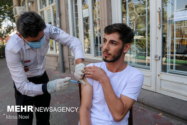 واکسیناسیون سیار در روز ملی اورژانس در تبریز