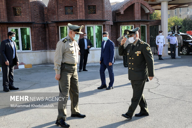 امیر سرتیپ محمدرضا آشتیانی وزیر دفاع و پشتیبانی نیروهای مسلح در آیین افتتاح سومین نمایشگاه بین المللی صلح و دفاع ارتش جمهوری اسلامی ایران حضور یافت