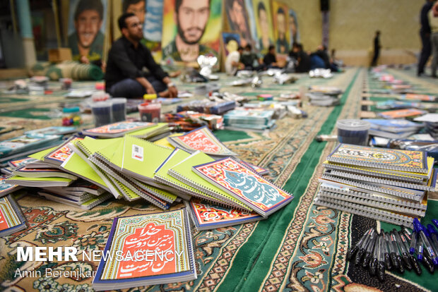 بسته بندی و توزیع بسته های مشق احسان در شیراز توسط فعالان جهادی