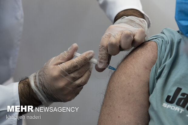 ایرانی‌ها تا کنون ۴۹ میلیون دوز واکسن کرونا زده‌اند