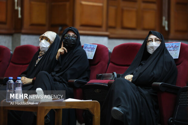 همسر شهید مسعود علیمحمدی در دادگاه  دادگاه رسیدگی به پرونده ترور دانشمندان هسته ای حضور دارد