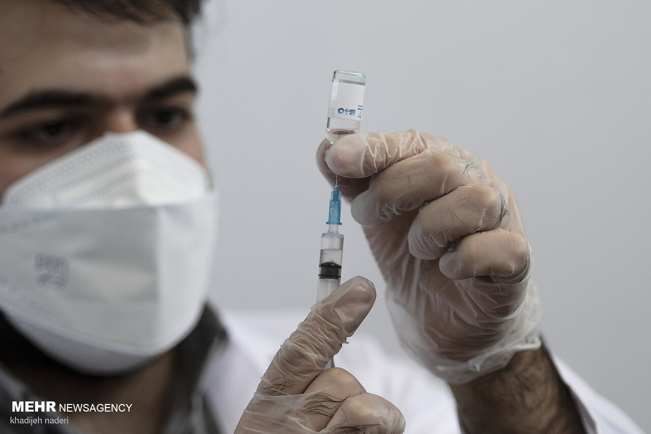 واکسیناسیون از راه زمین، هوا و دریا در خارگ/ هراس از بازگشت کرونا