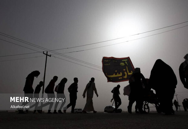 Arbaeen pilgrims on way to Karbala