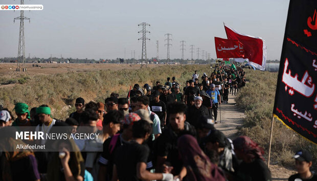 Arbaeen pilgrims on way to Karbala