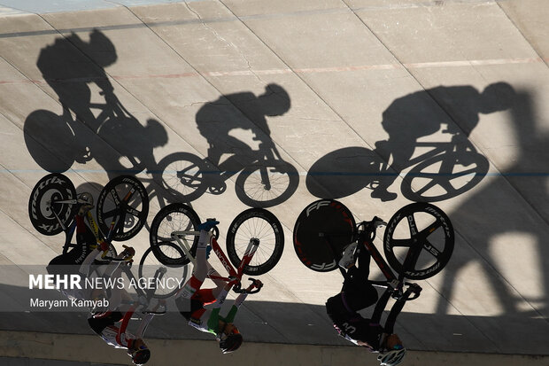 مسابقات دوچرخه‌سواری قهرمانی کشور بانوان در دو بخش جوانان و بزرگسالان، در پیست دوچرخه سواری مجموعه ورزشی آزادی برگزار شد